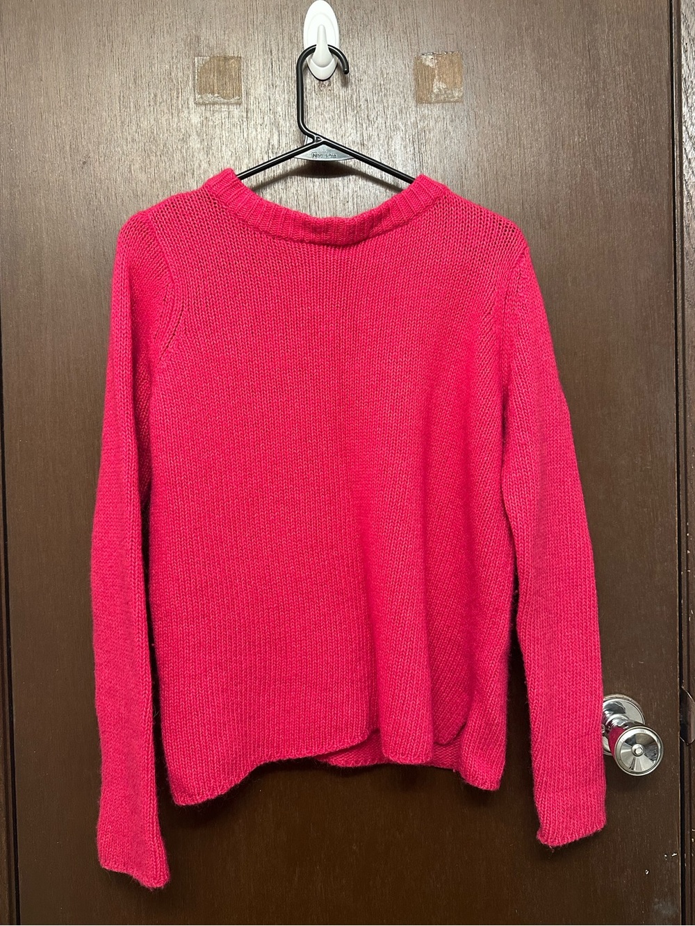 Classic wool Women's Crewneck Sweater in Raspberry Pink